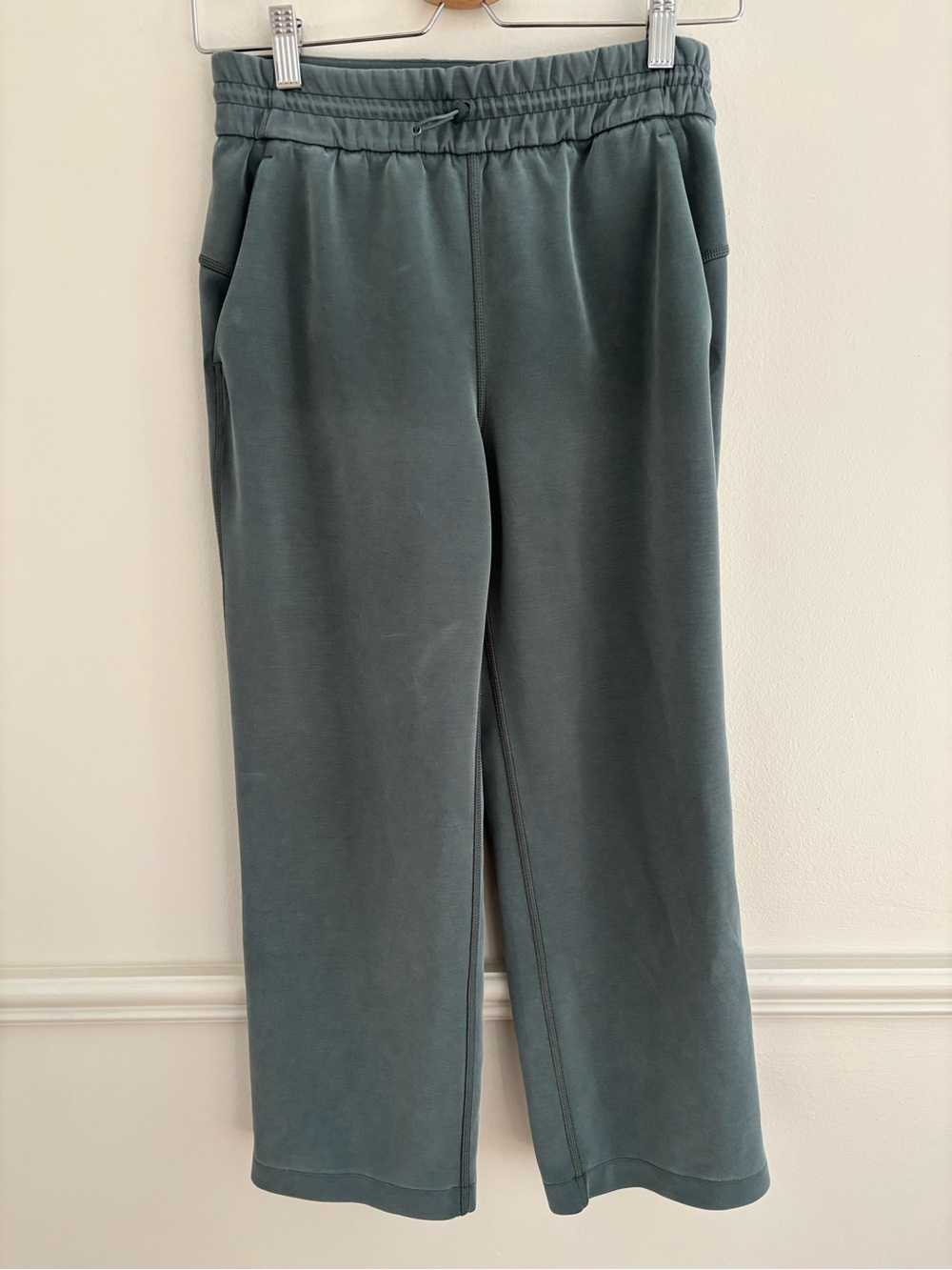 lululemon athletica Sage Green cropped soft stream pants